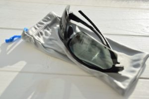 偏光サングラスの選び方・使い方、用途や色の違いをかんたん解説