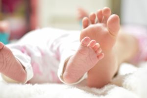 扁平足の原因と症状！大人と子供で問題・気をつけることは違うの？