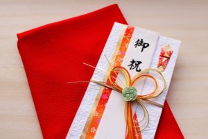 ふくさ/袱紗の色に意味はある？結婚式や葬式に使い分けは必須？