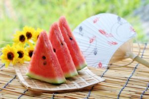 スイカの色の違い 果肉の赤/黄、種の黒/白は何が違うの？