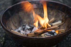 迎え火・送り火のやり方と意味！マンションだったらこの方法